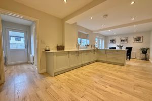 25' Kitchen/Dining Room- click for photo gallery